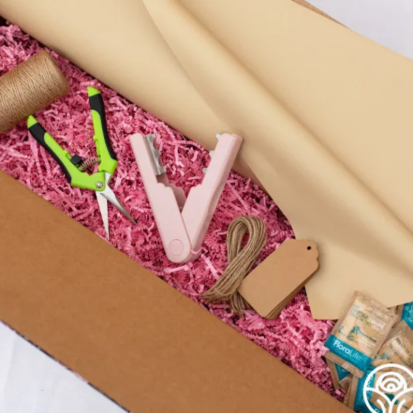 Heirloom Roses DIY Bouquet Kit New